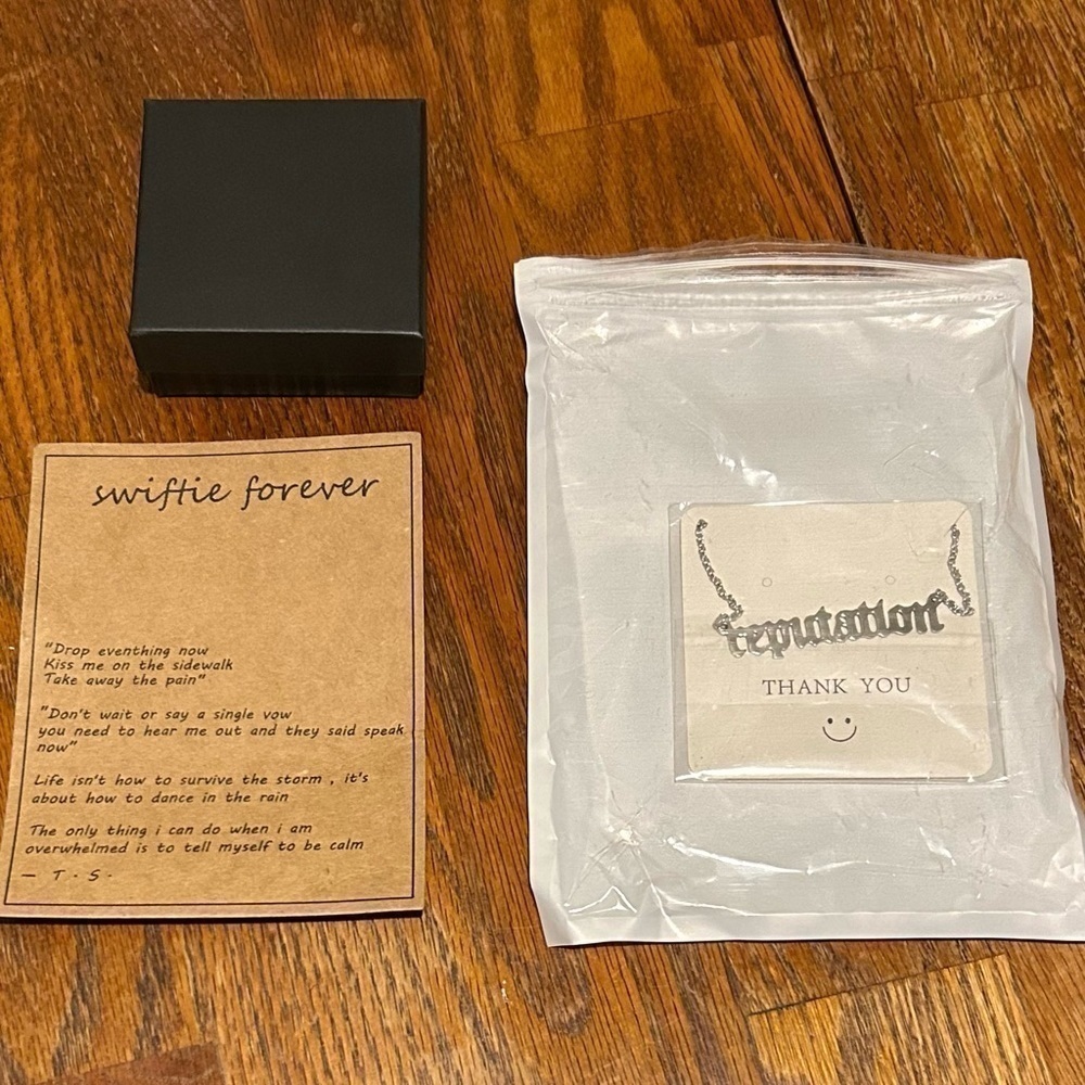 Reputation Album Necklace. New - Picture 2 of 2